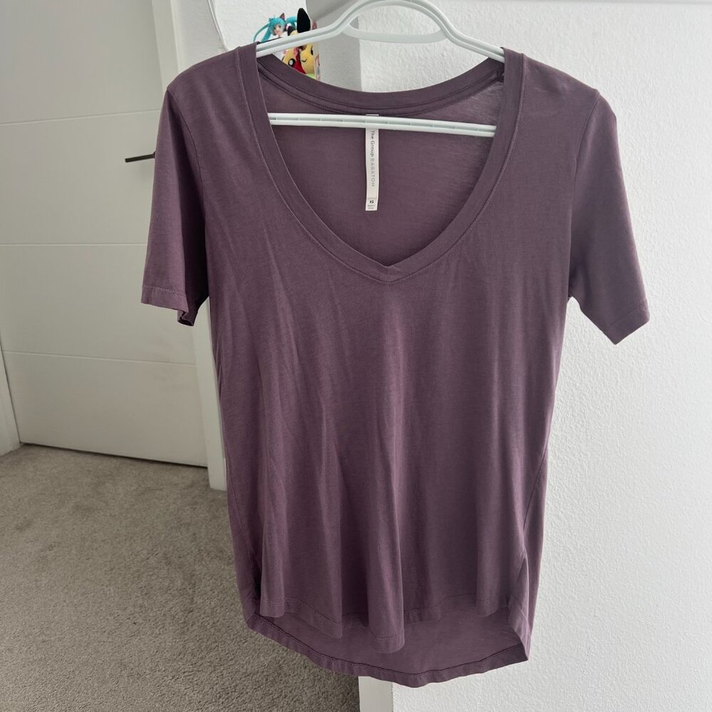 Aritzia The Group Babaton V Neck Tee XS NEW Excellent Condition
